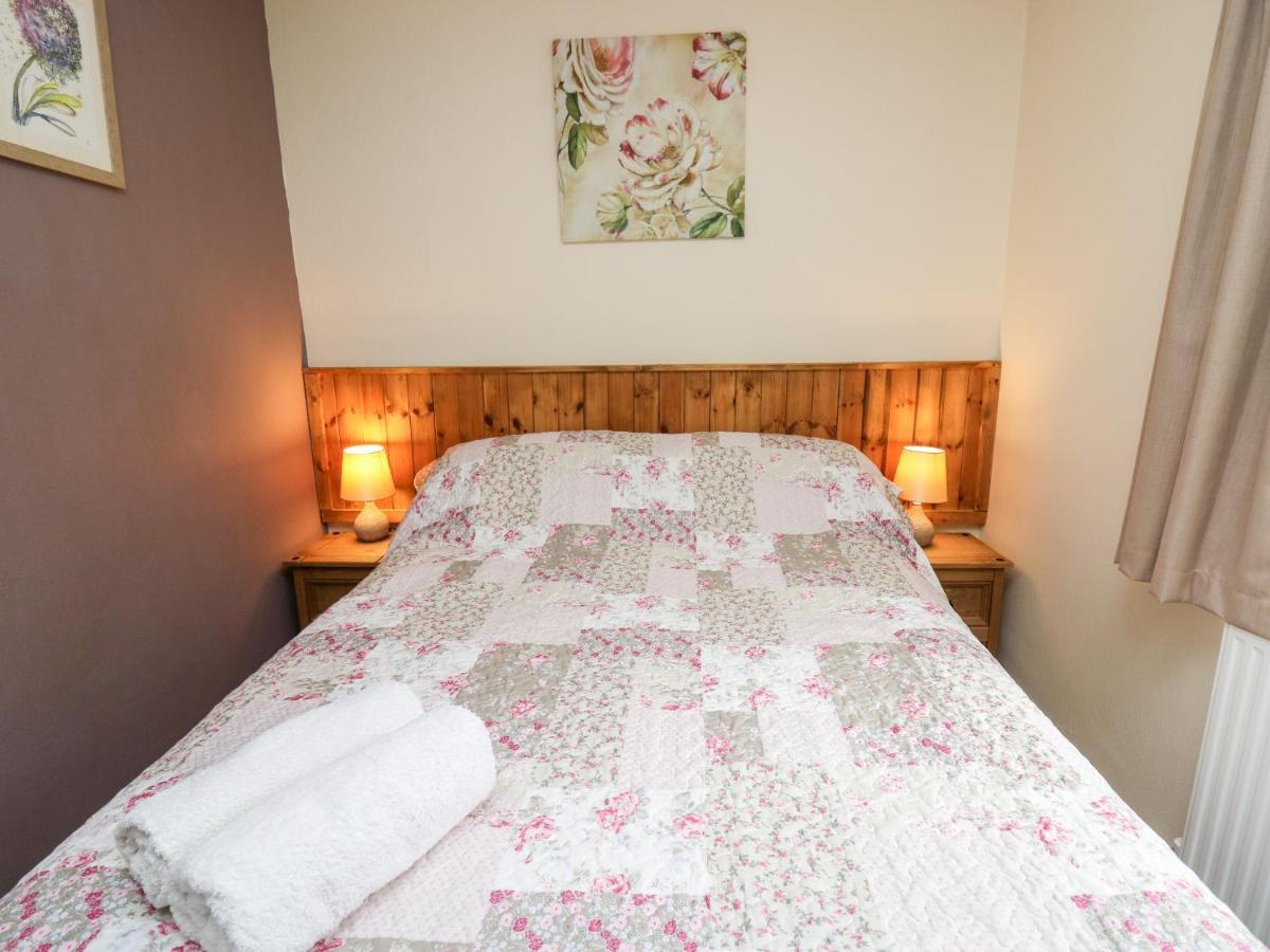 Primrose Cottage 랜드린도드웰스 외부 사진